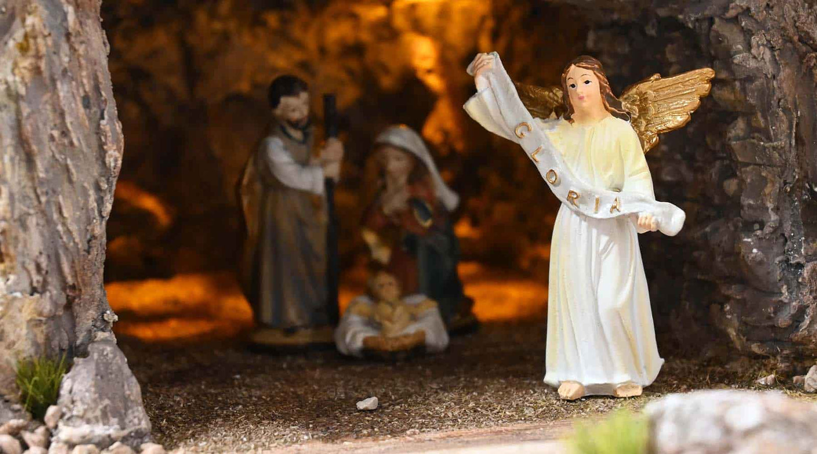 Picture of a Christmas nativity with an angel holding a Gloria sign
