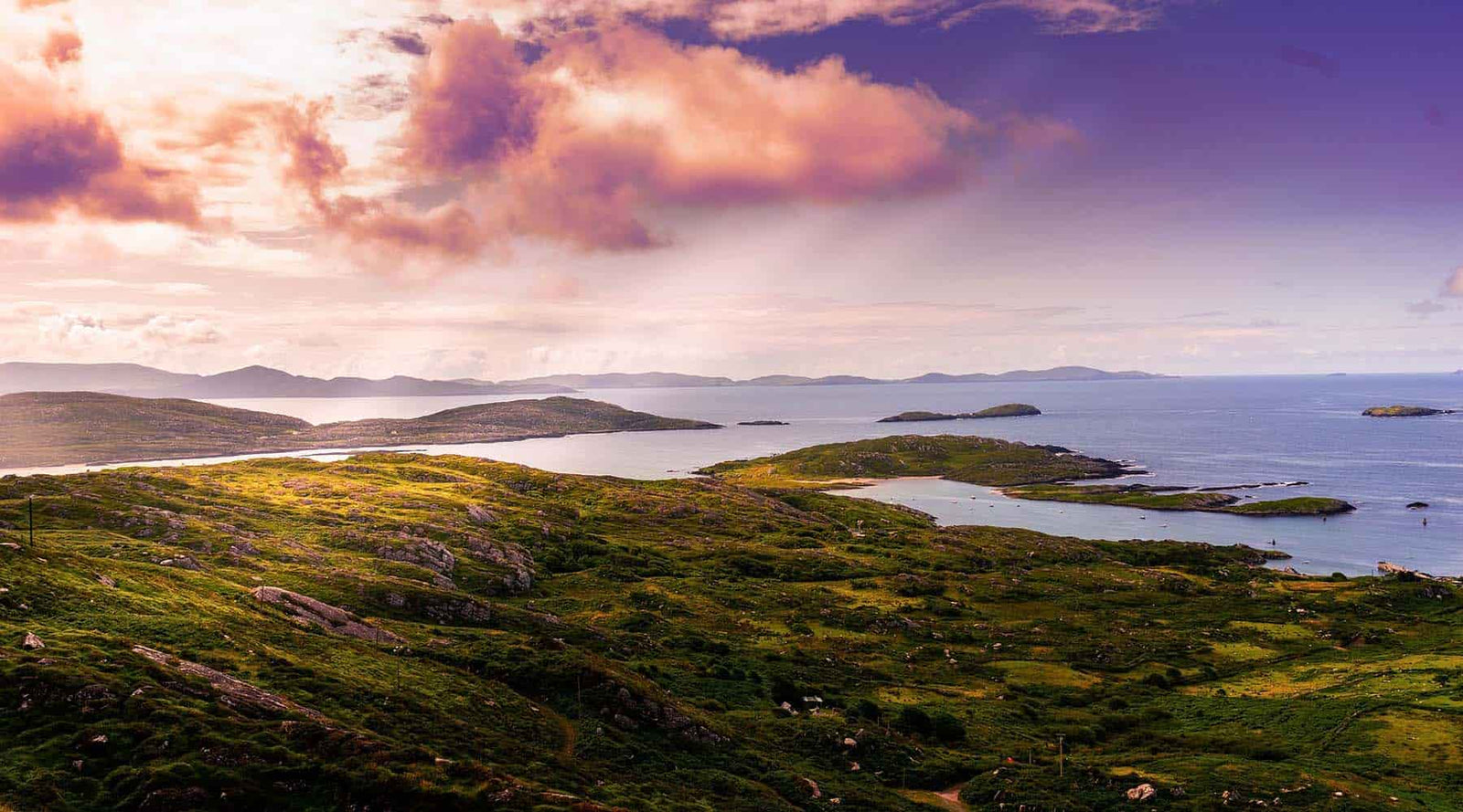 Landscape picture of Ireland and the sea